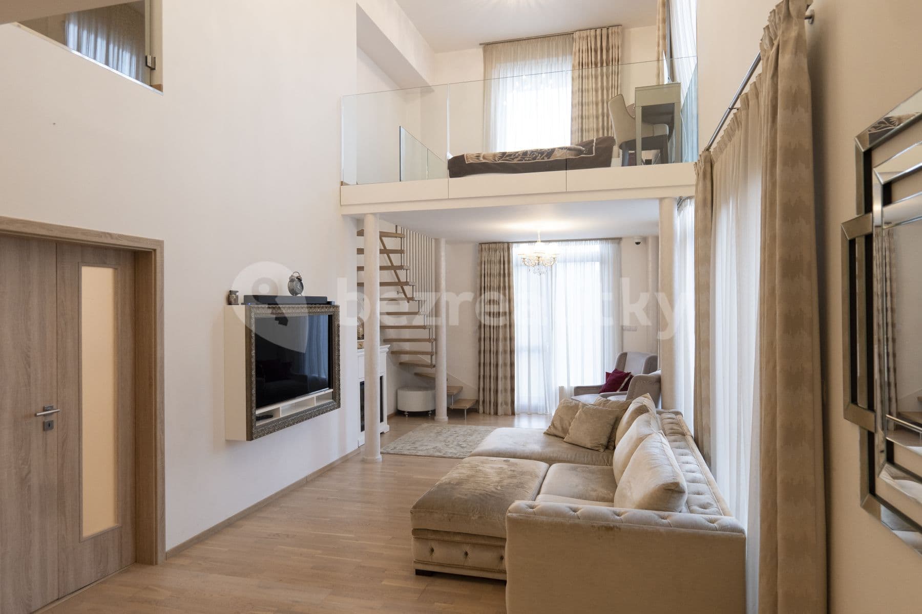 4 bedroom with open-plan kitchen flat for sale, 142 m², Učňovská, Prague, Prague