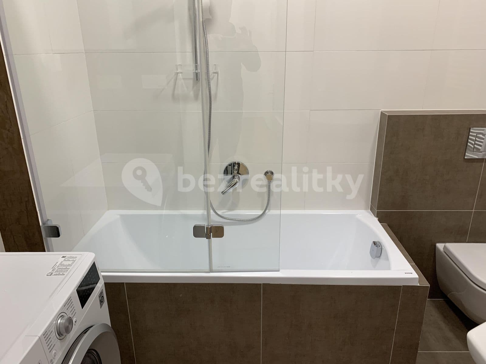 1 bedroom with open-plan kitchen flat to rent, 70 m², Korunní, Prague, Prague 1 bedroom with open-plan kitchen flat to rent, 70 m², Korunní, Prague, Prague