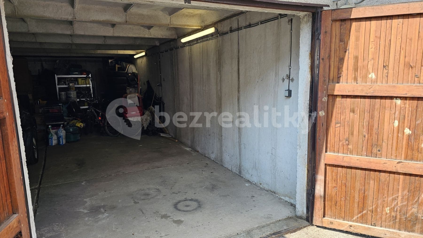 garage to rent, 20 m², Bohuslava Martinů, Prague, Prague garage to rent, 20 m², Bohuslava Martinů, Prague, Prague