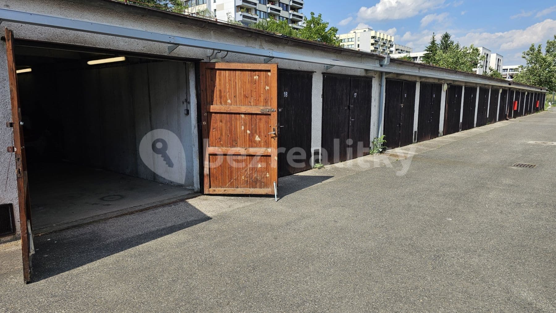 garage to rent, 20 m², Bohuslava Martinů, Prague, Prague garage to rent, 20 m², Bohuslava Martinů, Prague, Prague