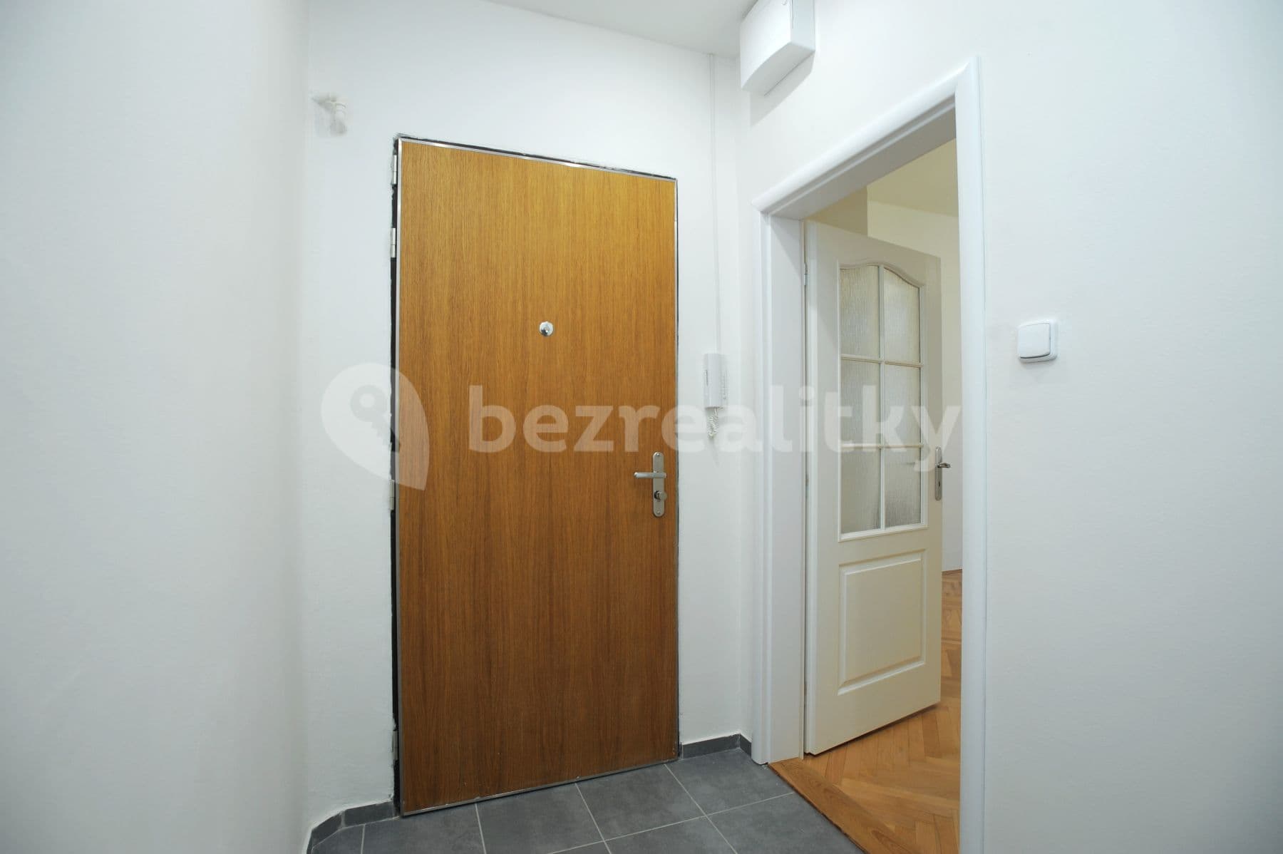 1 bedroom with open-plan kitchen flat to rent, 44 m², Novákových, Prague, Prague 1 bedroom with open-plan kitchen flat to rent, 44 m², Novákových, Prague, Prague