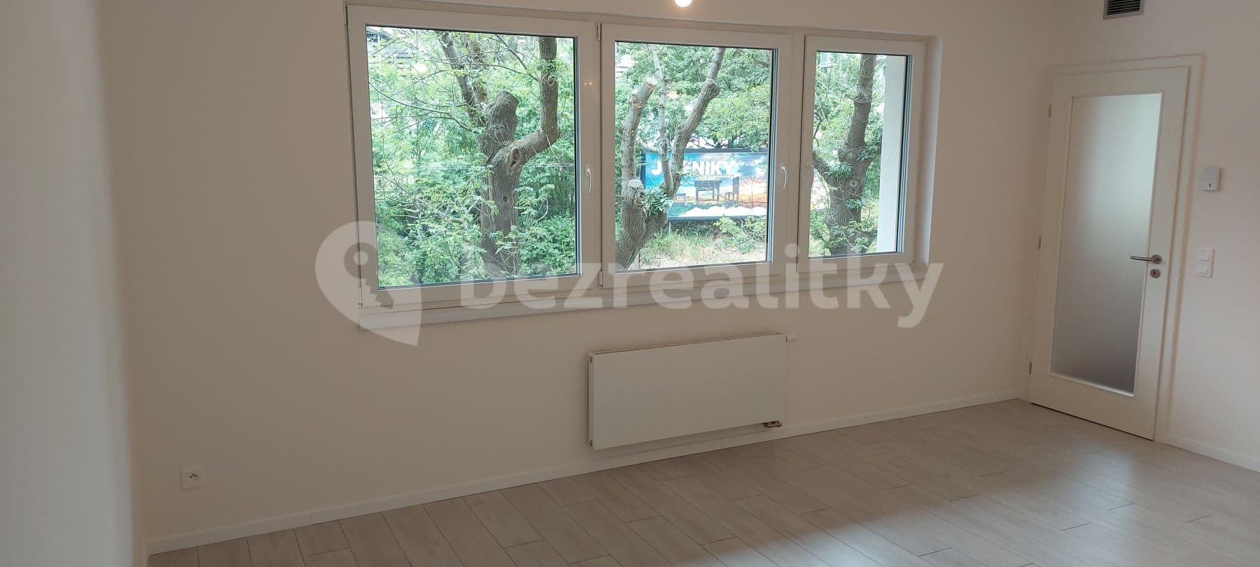 Small studio flat to rent, 37 m², U Plynárny, Prague, Prague Small studio flat to rent, 37 m², U Plynárny, Prague, Prague
