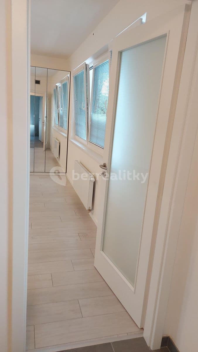 Small studio flat to rent, 37 m², U Plynárny, Prague, Prague Small studio flat to rent, 37 m², U Plynárny, Prague, Prague