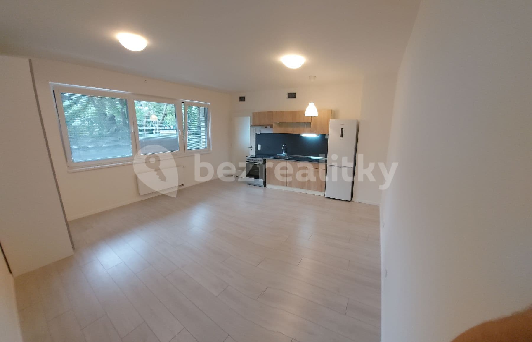 Small studio flat to rent, 37 m², U Plynárny, Prague, Prague Small studio flat to rent, 37 m², U Plynárny, Prague, Prague