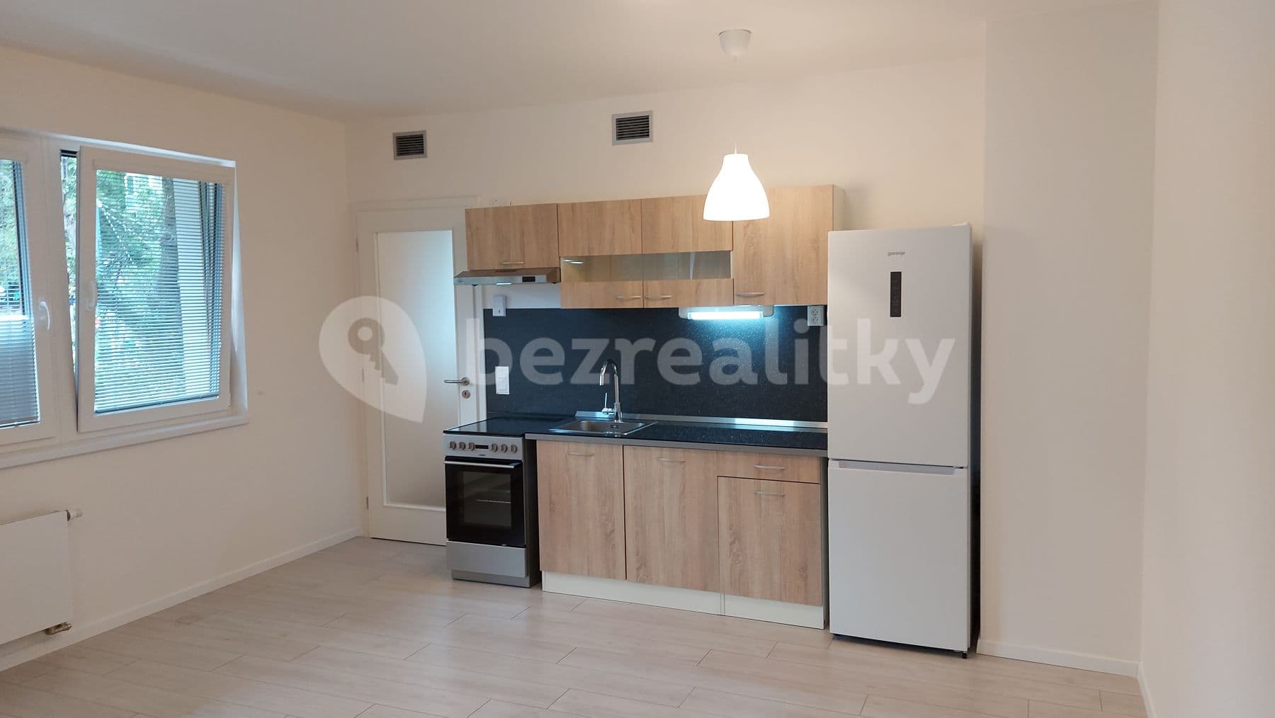 Small studio flat to rent, 37 m², U Plynárny, Prague, Prague Small studio flat to rent, 37 m², U Plynárny, Prague, Prague