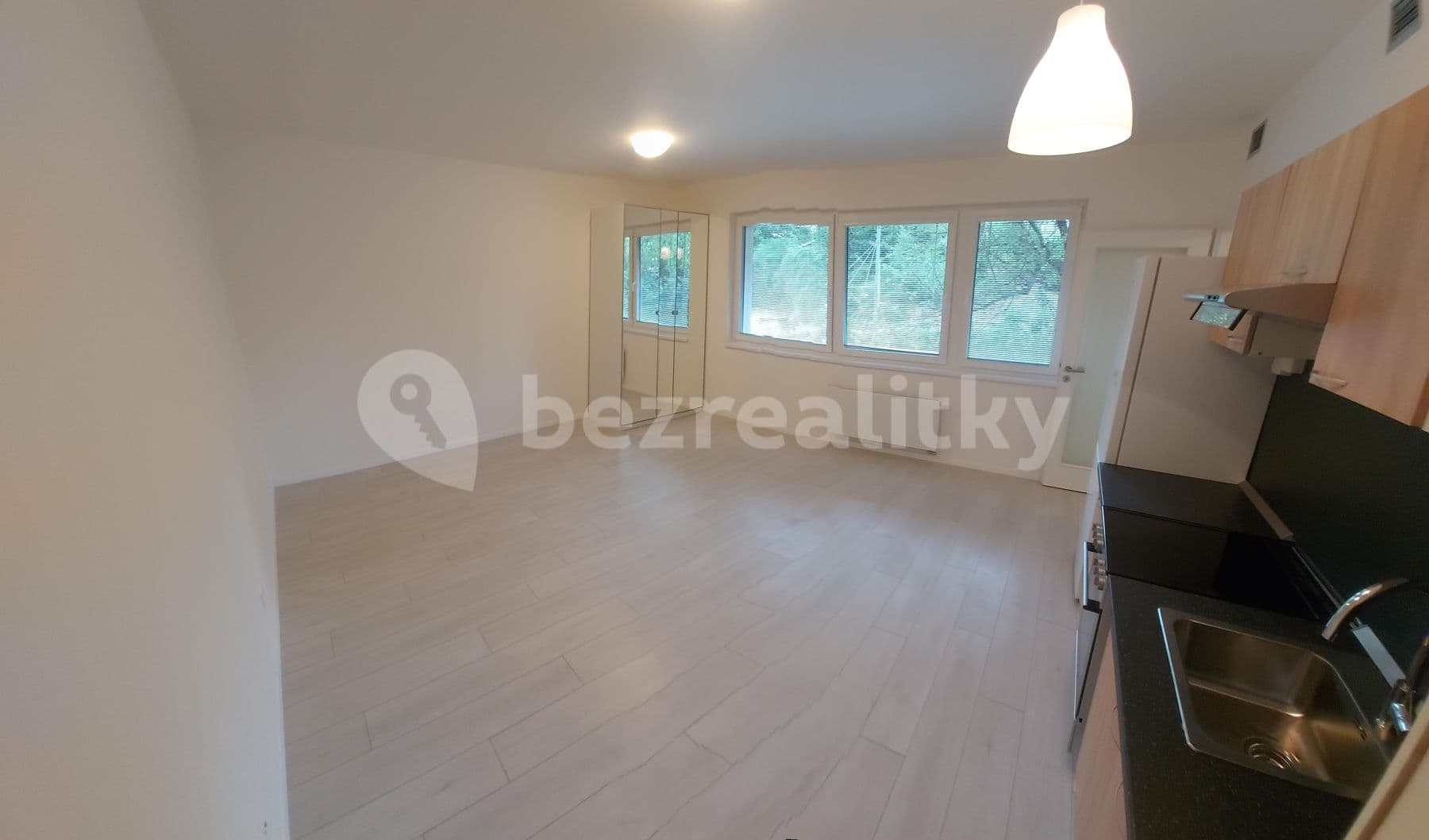 Small studio flat to rent, 37 m², U Plynárny, Prague, Prague Small studio flat to rent, 37 m², U Plynárny, Prague, Prague