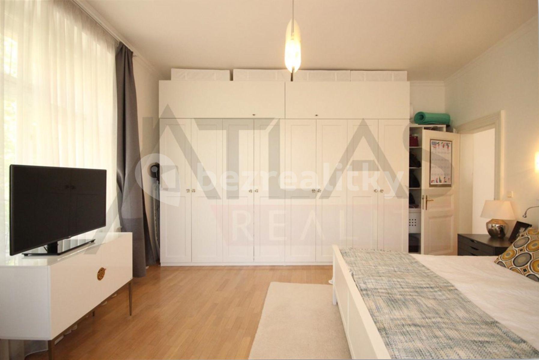 2 bedroom with open-plan kitchen flat to rent, 120 m², náměstí Jiřího z Poděbrad, Prague, Prague