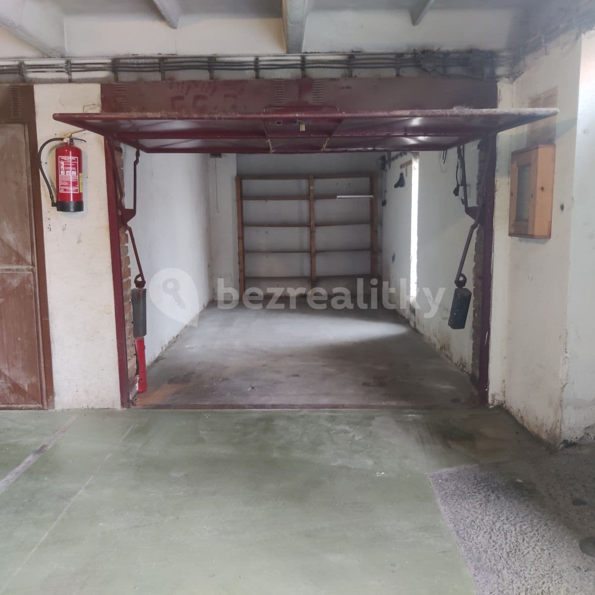 garage to rent, 18 m², Bellevue, Kladno, Středočeský Region garage to rent, 18 m², Bellevue, Kladno, Středočeský Region