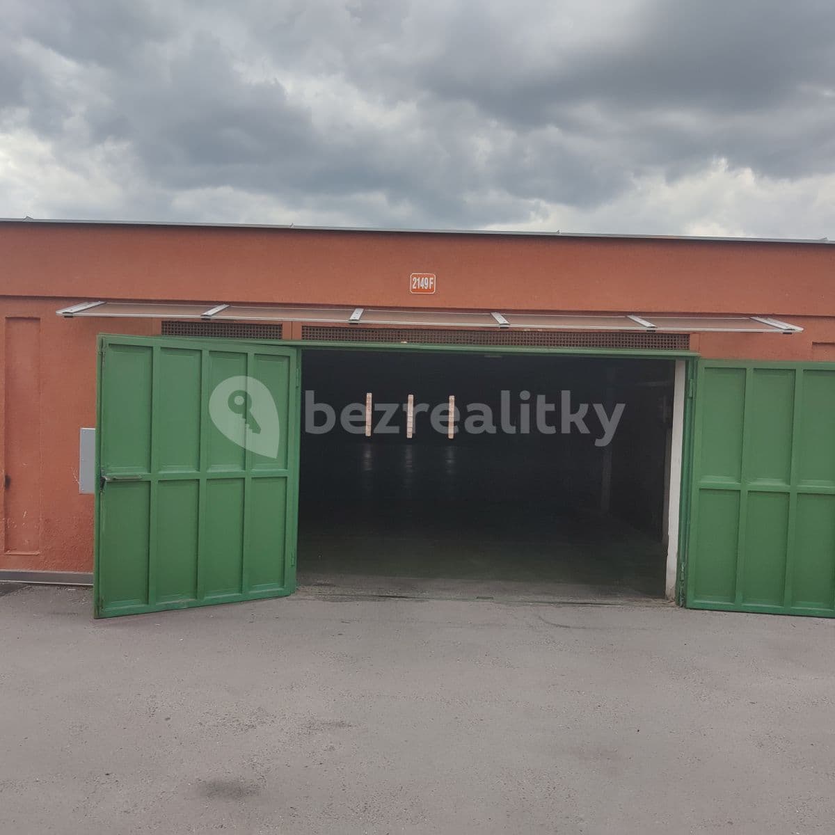 garage to rent, 18 m², Bellevue, Kladno, Středočeský Region garage to rent, 18 m², Bellevue, Kladno, Středočeský Region