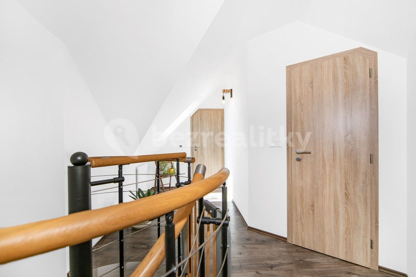 3 bedroom with open-plan kitchen flat for sale, 132 m², Roztoky, Středočeský Region