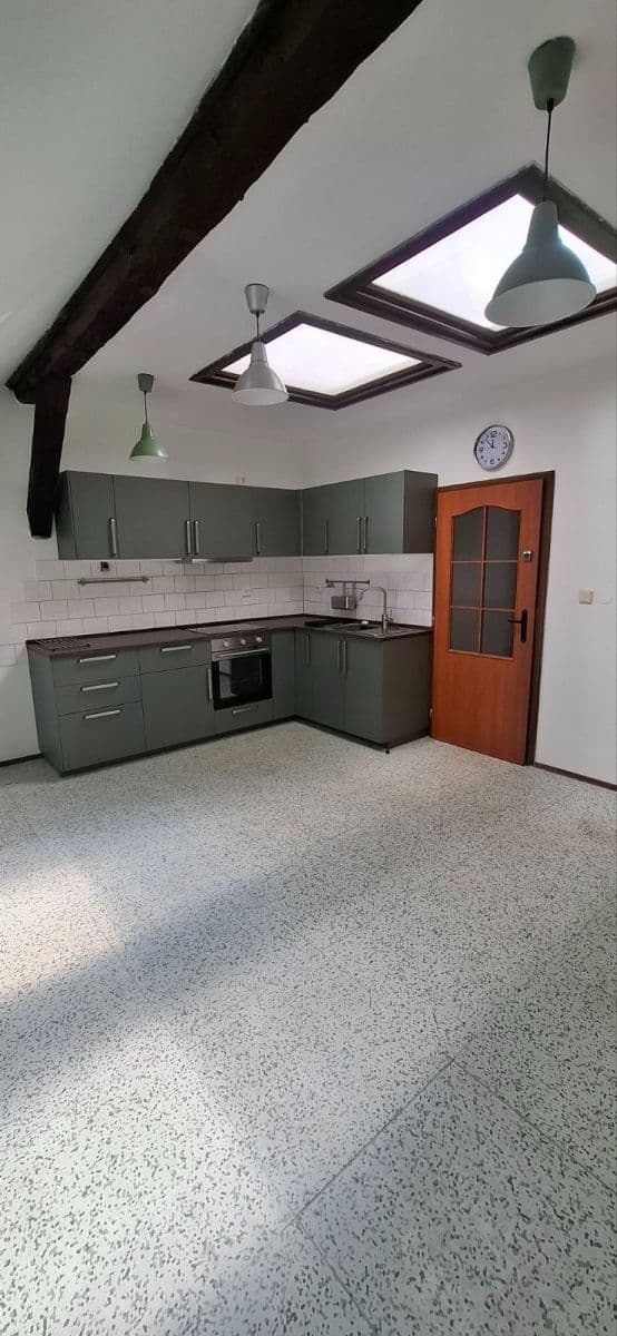 2 bedroom with open-plan kitchen flat to rent, 110 m², náměstí Smiřických, Kostelec nad Černými lesy, Středočeský Region 2 bedroom with open-plan kitchen flat to rent, 110 m², náměstí Smiřických, Kostelec nad Černými lesy, Středočeský Region