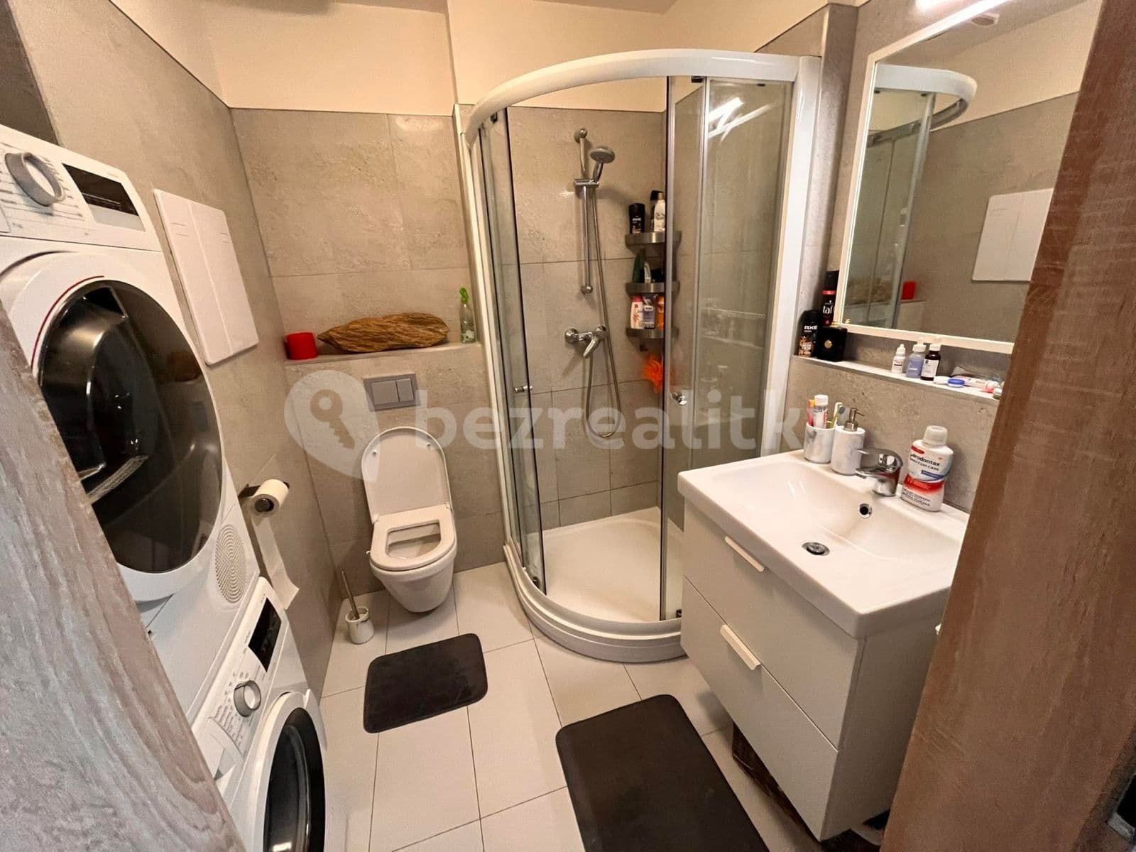 Studio flat to rent, 36 m², Emy Destinové, Jinočany, Středočeský Region Studio flat to rent, 36 m², Emy Destinové, Jinočany, Středočeský Region