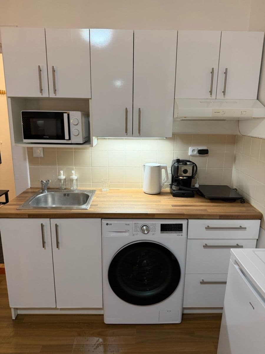 Studio flat to rent, 23 m², Koněvova, Prague, Prague Studio flat to rent, 23 m², Koněvova, Prague, Prague