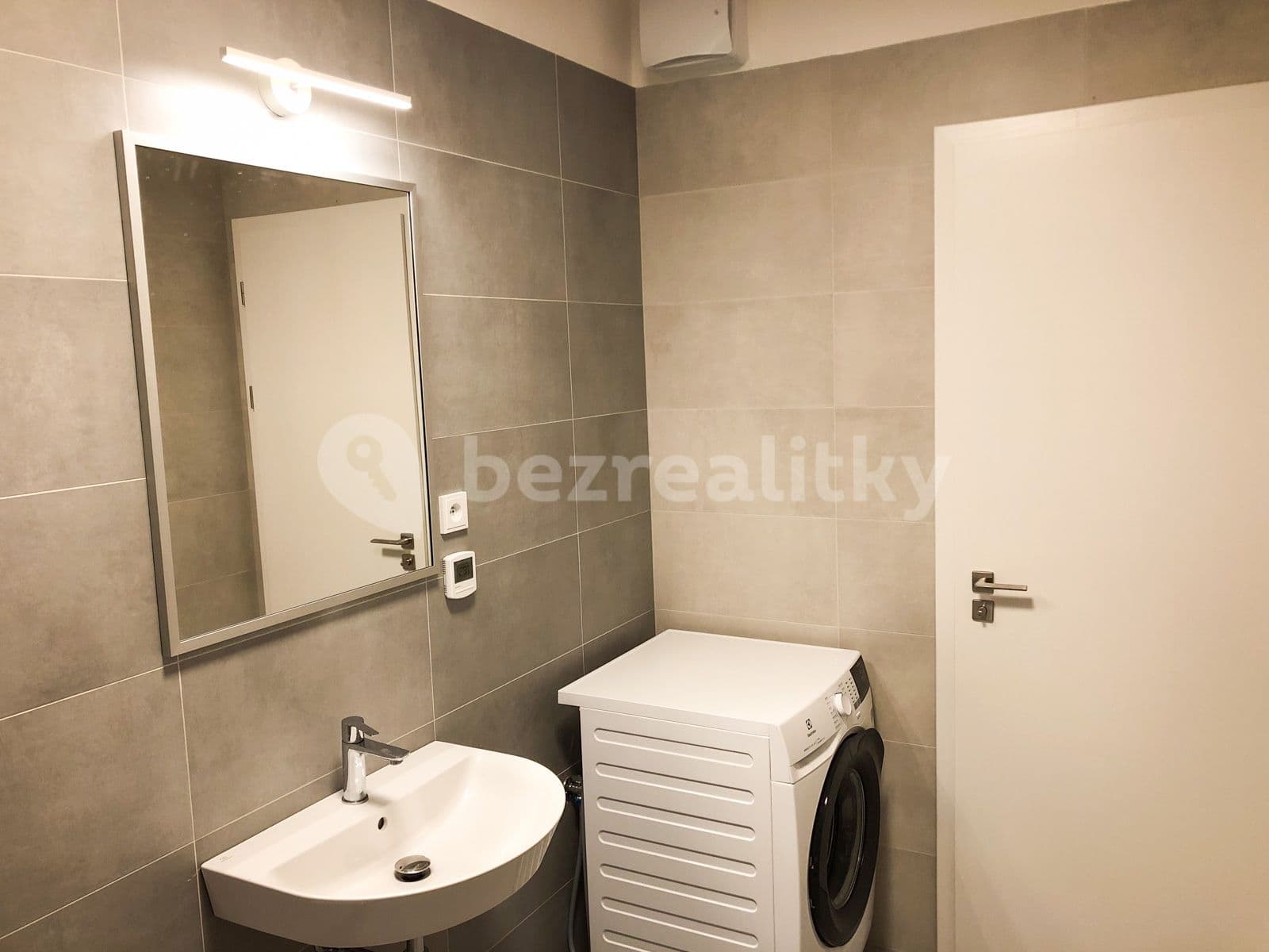 1 bedroom with open-plan kitchen flat to rent, 57 m², U Sluncové, Prague, Prague 1 bedroom with open-plan kitchen flat to rent, 57 m², U Sluncové, Prague, Prague