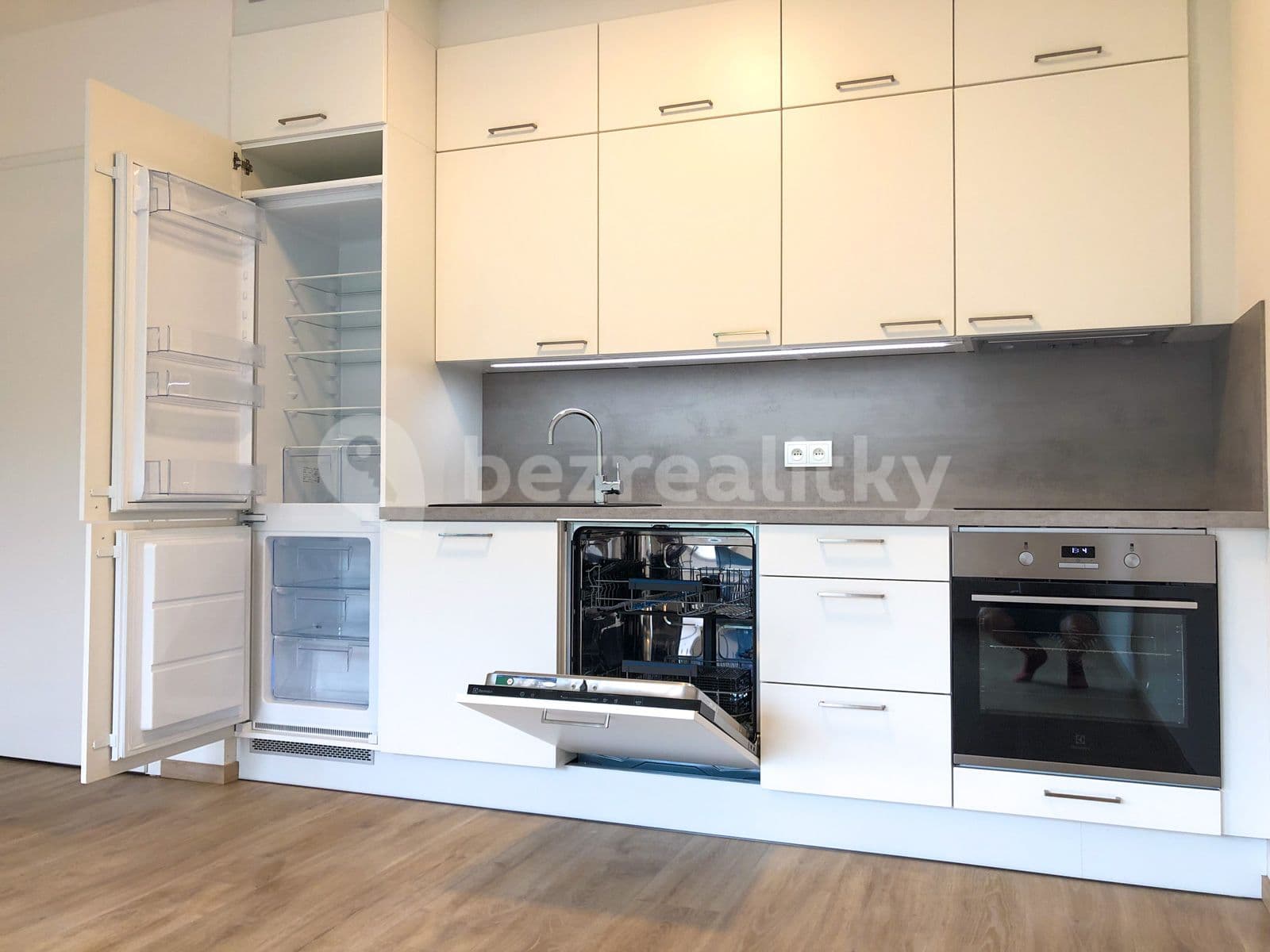1 bedroom with open-plan kitchen flat to rent, 57 m², U Sluncové, Prague, Prague 1 bedroom with open-plan kitchen flat to rent, 57 m², U Sluncové, Prague, Prague