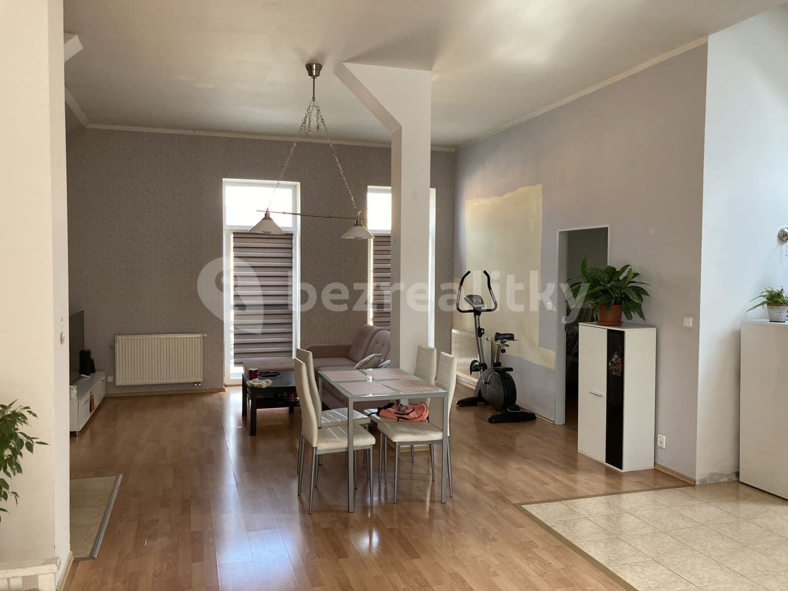 1 bedroom with open-plan kitchen flat to rent, 73 m², Unhošťská, Kladno, Středočeský Region 1 bedroom with open-plan kitchen flat to rent, 73 m², Unhošťská, Kladno, Středočeský Region