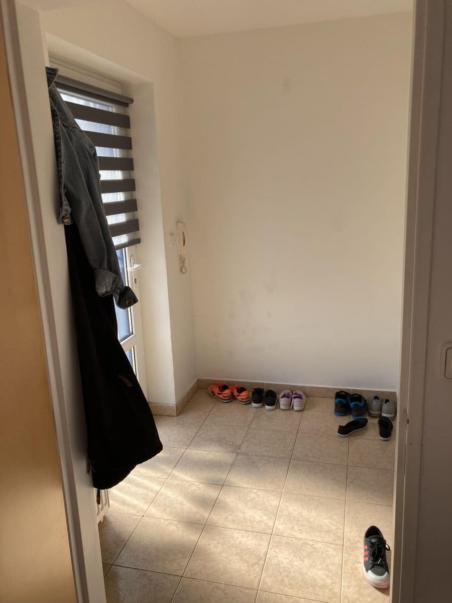 1 bedroom with open-plan kitchen flat to rent, 73 m², Unhošťská, Kladno, Středočeský Region 1 bedroom with open-plan kitchen flat to rent, 73 m², Unhošťská, Kladno, Středočeský Region