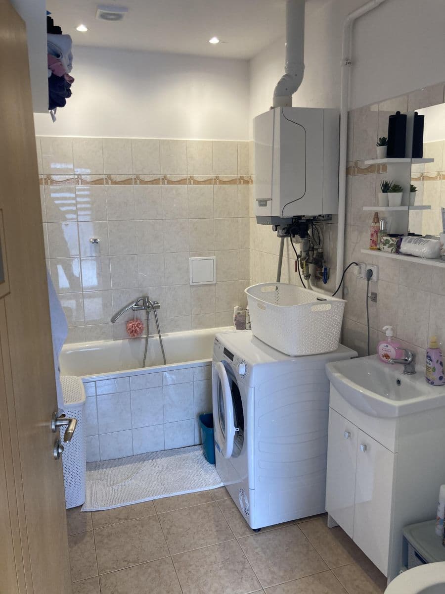 1 bedroom with open-plan kitchen flat to rent, 73 m², Unhošťská, Kladno, Středočeský Region 1 bedroom with open-plan kitchen flat to rent, 73 m², Unhošťská, Kladno, Středočeský Region