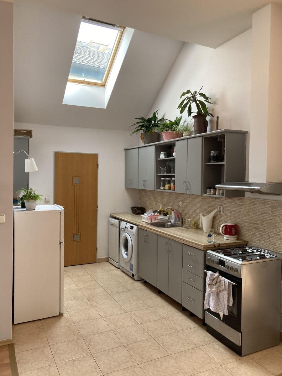 1 bedroom with open-plan kitchen flat to rent, 73 m², Unhošťská, Kladno, Středočeský Region 1 bedroom with open-plan kitchen flat to rent, 73 m², Unhošťská, Kladno, Středočeský Region