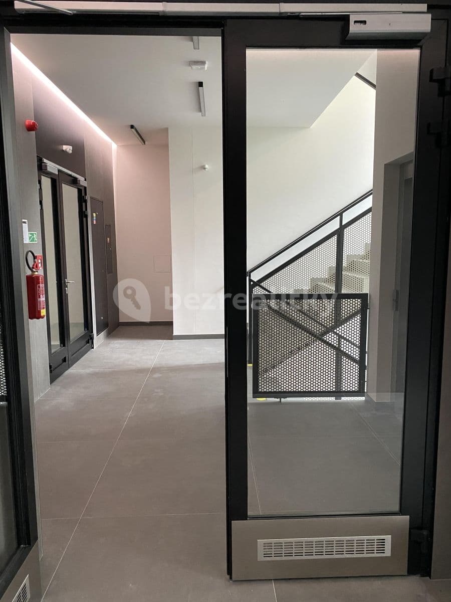 1 bedroom with open-plan kitchen flat to rent, 54 m², U Plynárny, Prague, Prague 1 bedroom with open-plan kitchen flat to rent, 54 m², U Plynárny, Prague, Prague