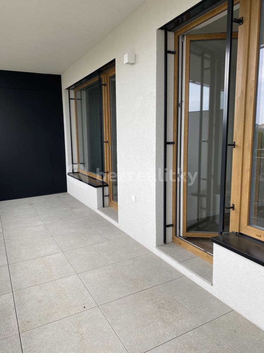 1 bedroom with open-plan kitchen flat to rent, 54 m², U Plynárny, Prague, Prague 1 bedroom with open-plan kitchen flat to rent, 54 m², U Plynárny, Prague, Prague