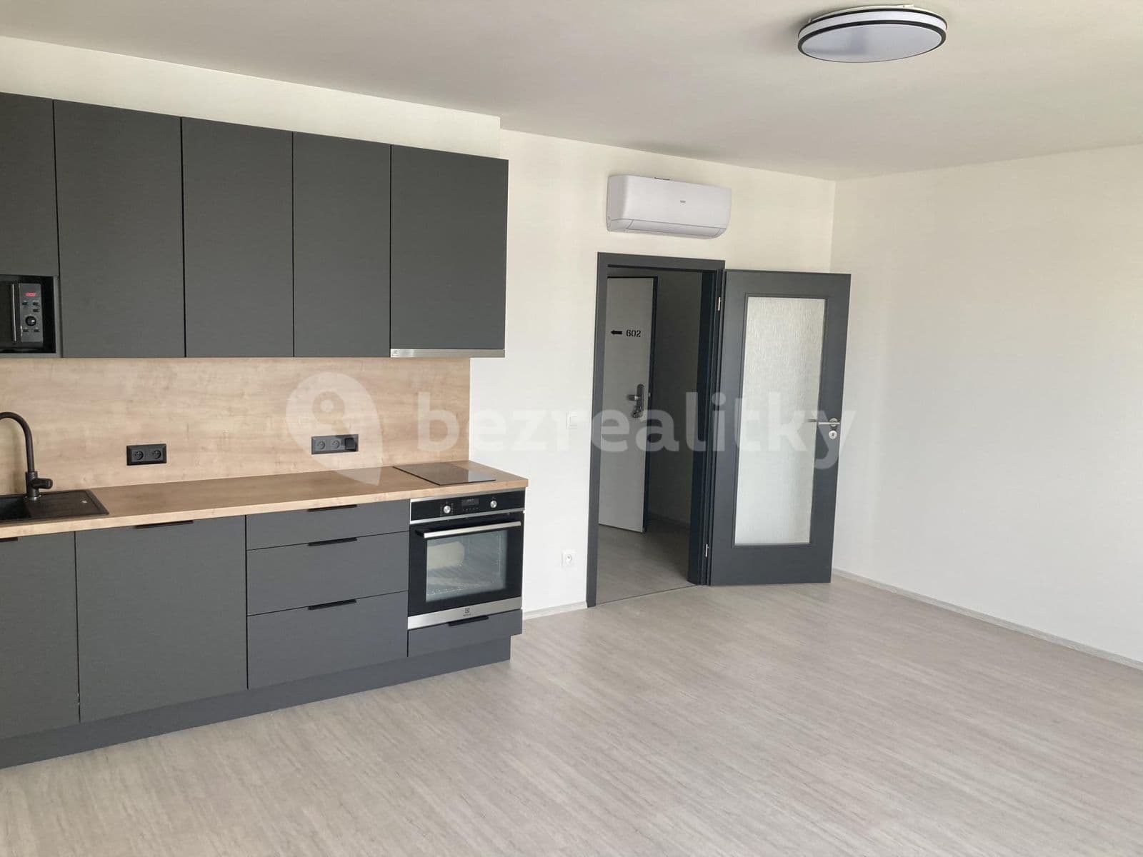 Studio flat to rent, 34 m², Sedlářova, Prague, Prague Studio flat to rent, 34 m², Sedlářova, Prague, Prague