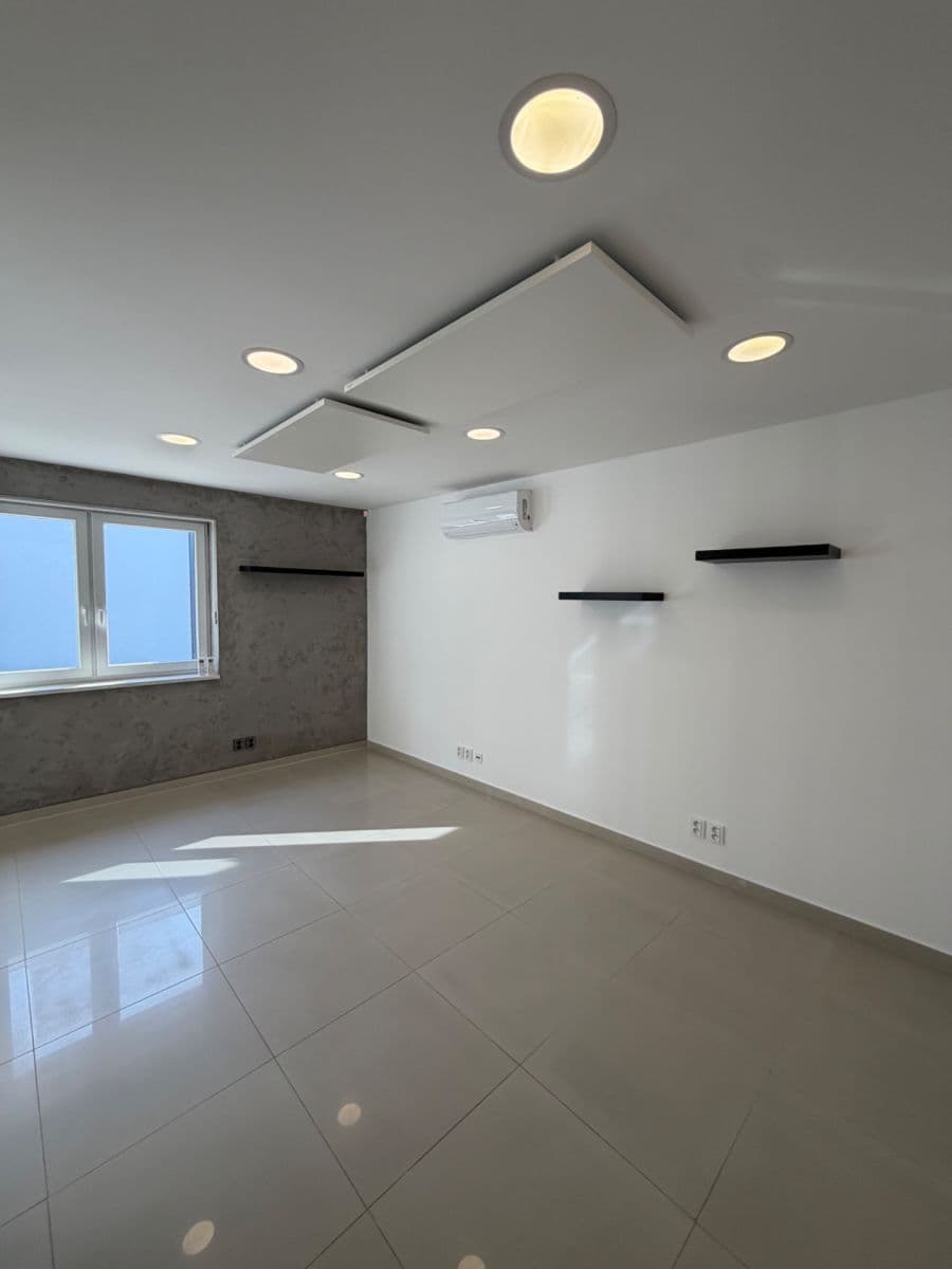 office to rent, 56 m², Drahy, Uherské Hradiště, Zlínský Region office to rent, 56 m², Drahy, Uherské Hradiště, Zlínský Region