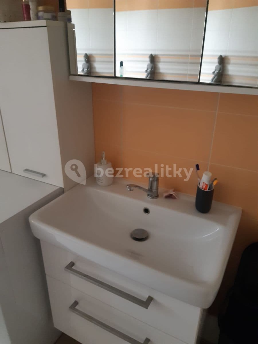 Studio flat to rent, 70 m², Rožnovská, Prague, Prague Studio flat to rent, 70 m², Rožnovská, Prague, Prague