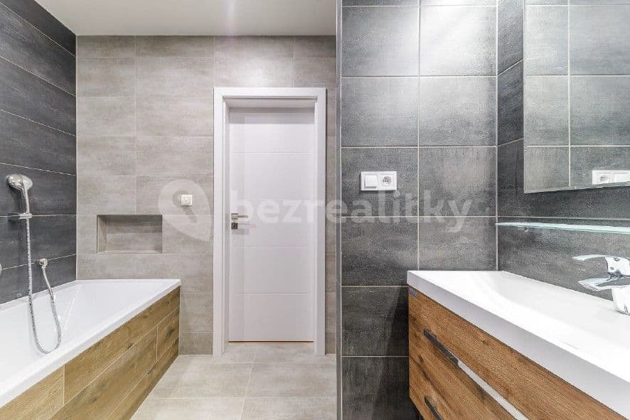 2 bedroom with open-plan kitchen flat to rent, 80 m², Legionářů, Prague, Prague 2 bedroom with open-plan kitchen flat to rent, 80 m², Legionářů, Prague, Prague