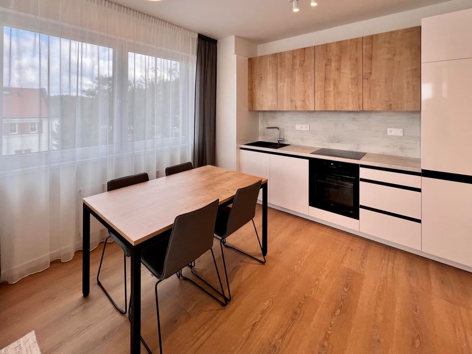 2 bedroom with open-plan kitchen flat to rent, 65 m², U Plynárny, Prague, Prague 2 bedroom with open-plan kitchen flat to rent, 65 m², U Plynárny, Prague, Prague