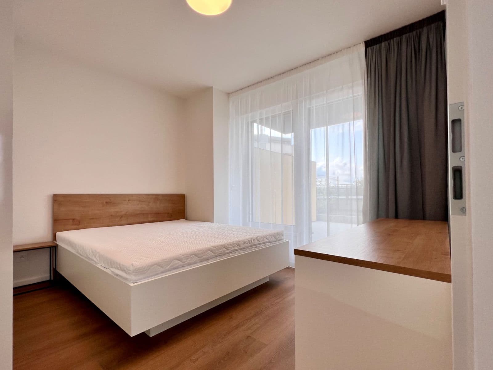2 bedroom with open-plan kitchen flat to rent, 65 m², U Plynárny, Prague, Prague 2 bedroom with open-plan kitchen flat to rent, 65 m², U Plynárny, Prague, Prague