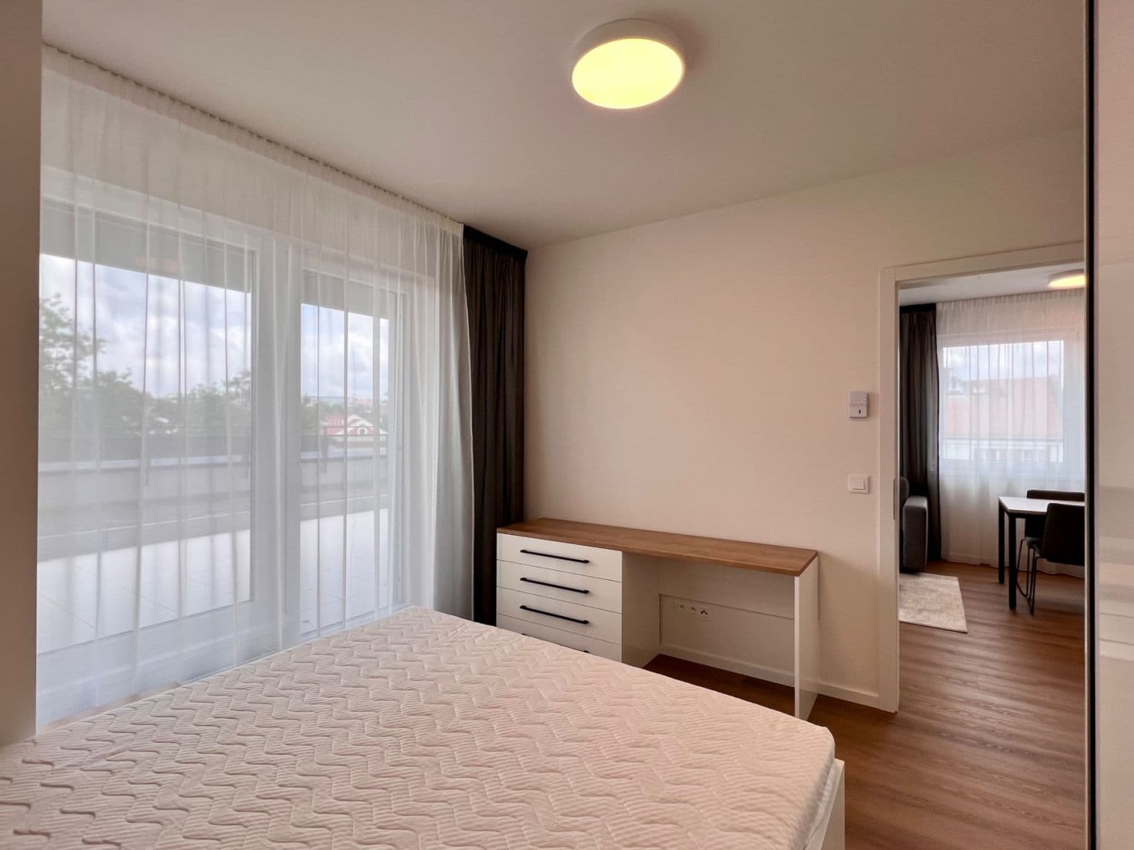 2 bedroom with open-plan kitchen flat to rent, 65 m², U Plynárny, Prague, Prague 2 bedroom with open-plan kitchen flat to rent, 65 m², U Plynárny, Prague, Prague
