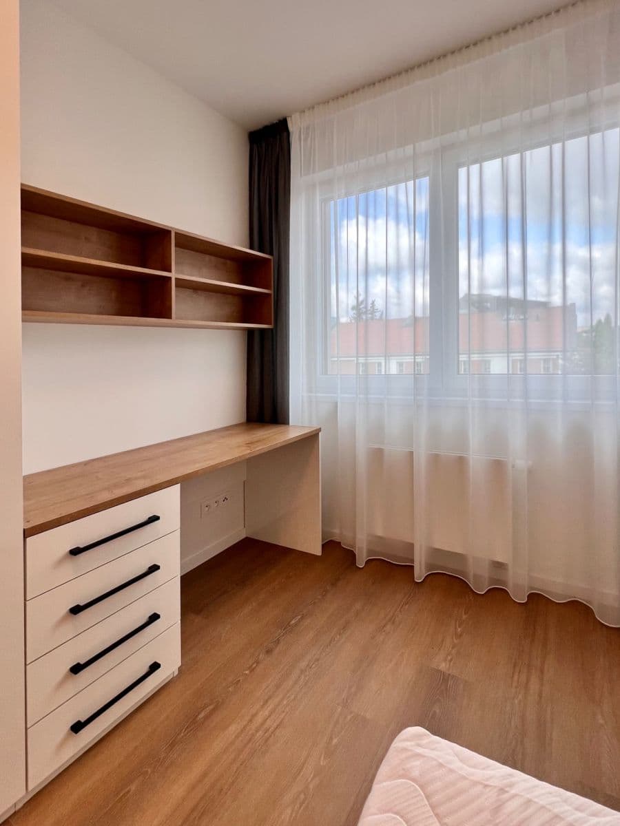 2 bedroom with open-plan kitchen flat to rent, 65 m², U Plynárny, Prague, Prague 2 bedroom with open-plan kitchen flat to rent, 65 m², U Plynárny, Prague, Prague