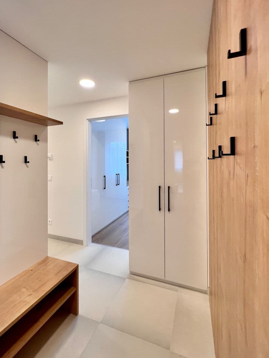2 bedroom with open-plan kitchen flat to rent, 65 m², U Plynárny, Prague, Prague 2 bedroom with open-plan kitchen flat to rent, 65 m², U Plynárny, Prague, Prague