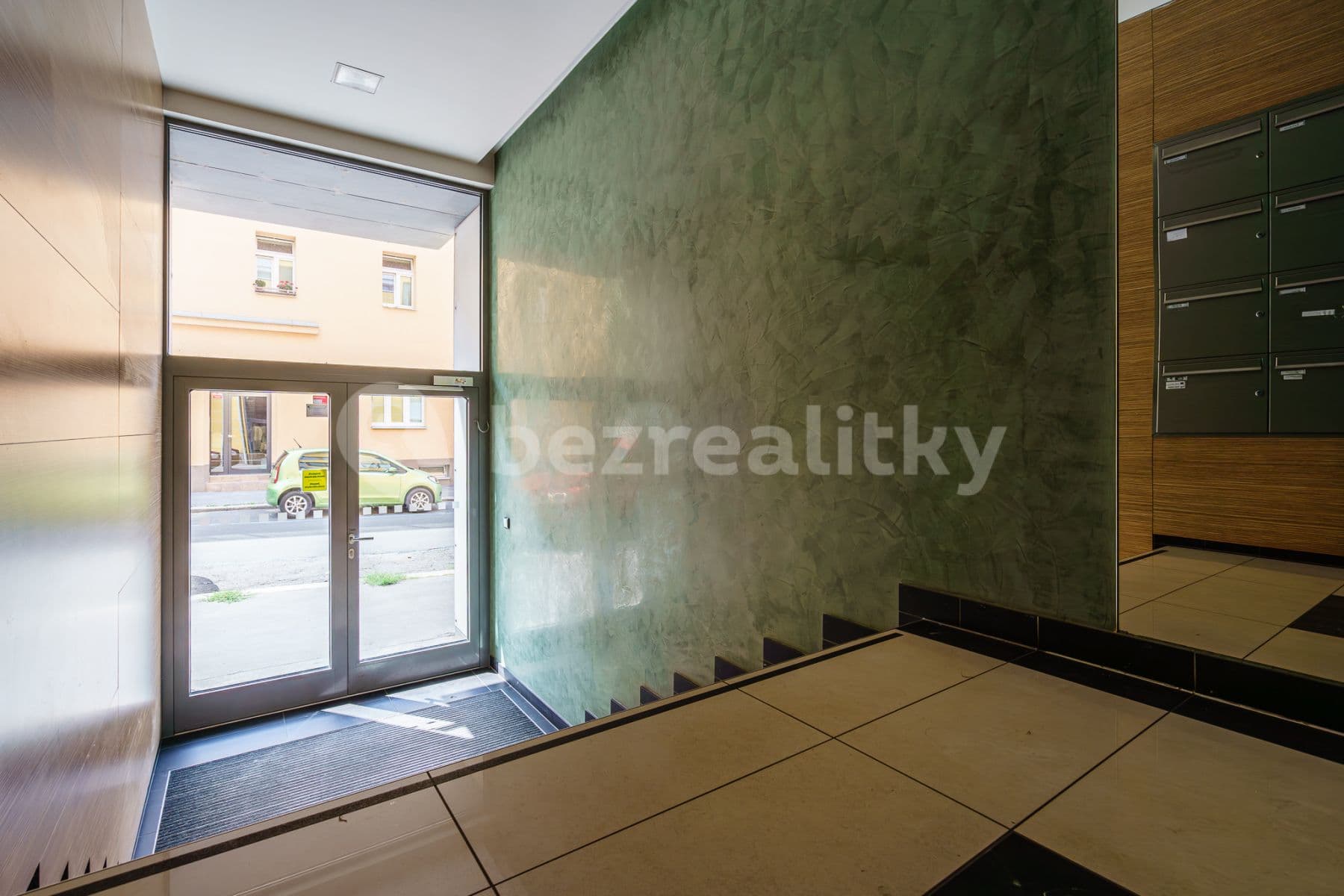 2 bedroom with open-plan kitchen flat to rent, 94 m², Lovčenská, Prague, Prague