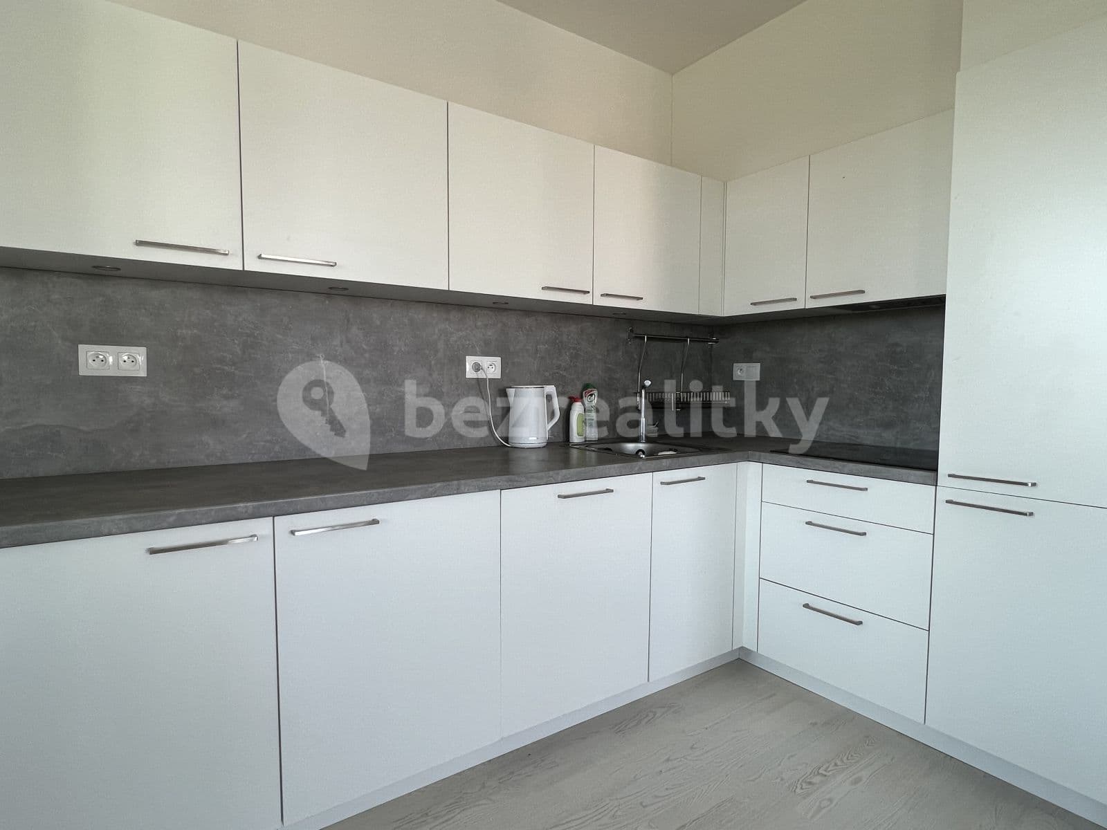 2 bedroom with open-plan kitchen flat to rent, 71 m², Wassermannova, Prague, Prague 2 bedroom with open-plan kitchen flat to rent, 71 m², Wassermannova, Prague, Prague