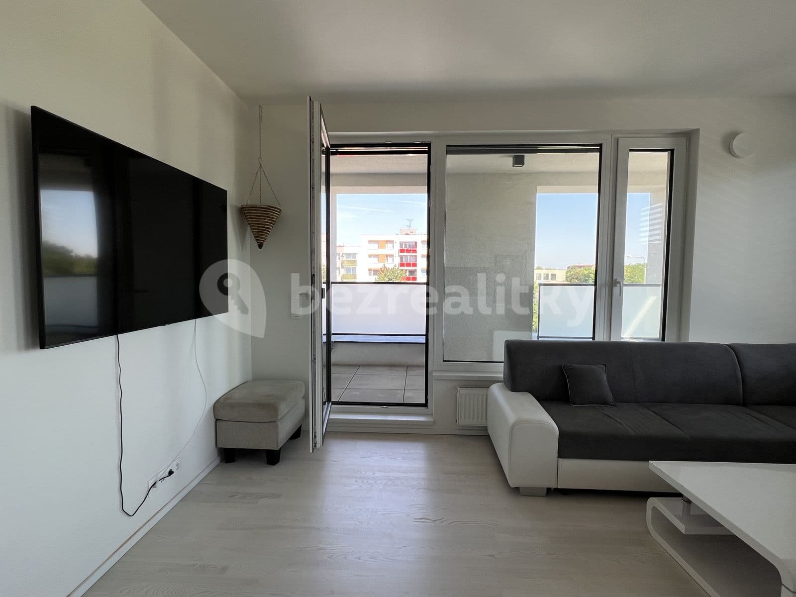 2 bedroom with open-plan kitchen flat to rent, 71 m², Wassermannova, Prague, Prague 2 bedroom with open-plan kitchen flat to rent, 71 m², Wassermannova, Prague, Prague