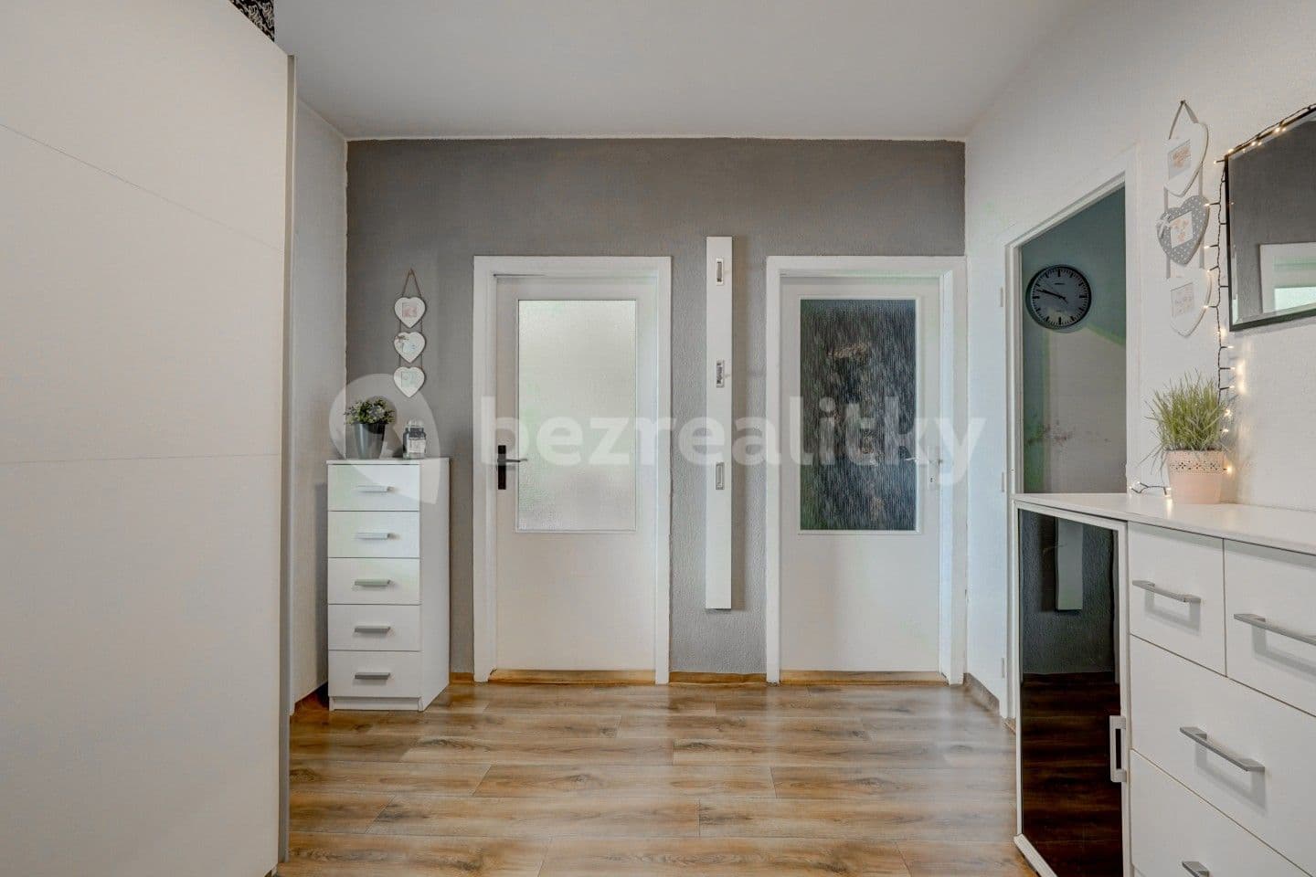 4 bedroom flat for sale, 99 m², Karla Čapka, Krupka, Ústecký Region