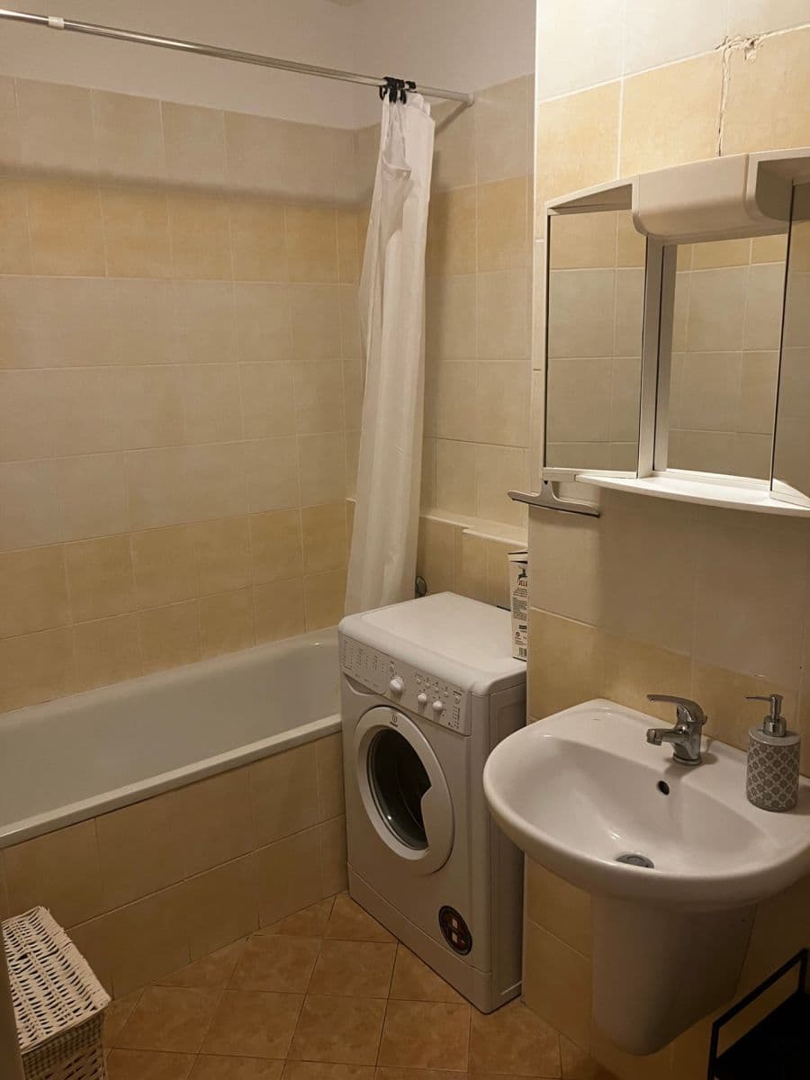 Studio flat to rent, 31 m², Podkovářská, Prague, Prague Studio flat to rent, 31 m², Podkovářská, Prague, Prague
