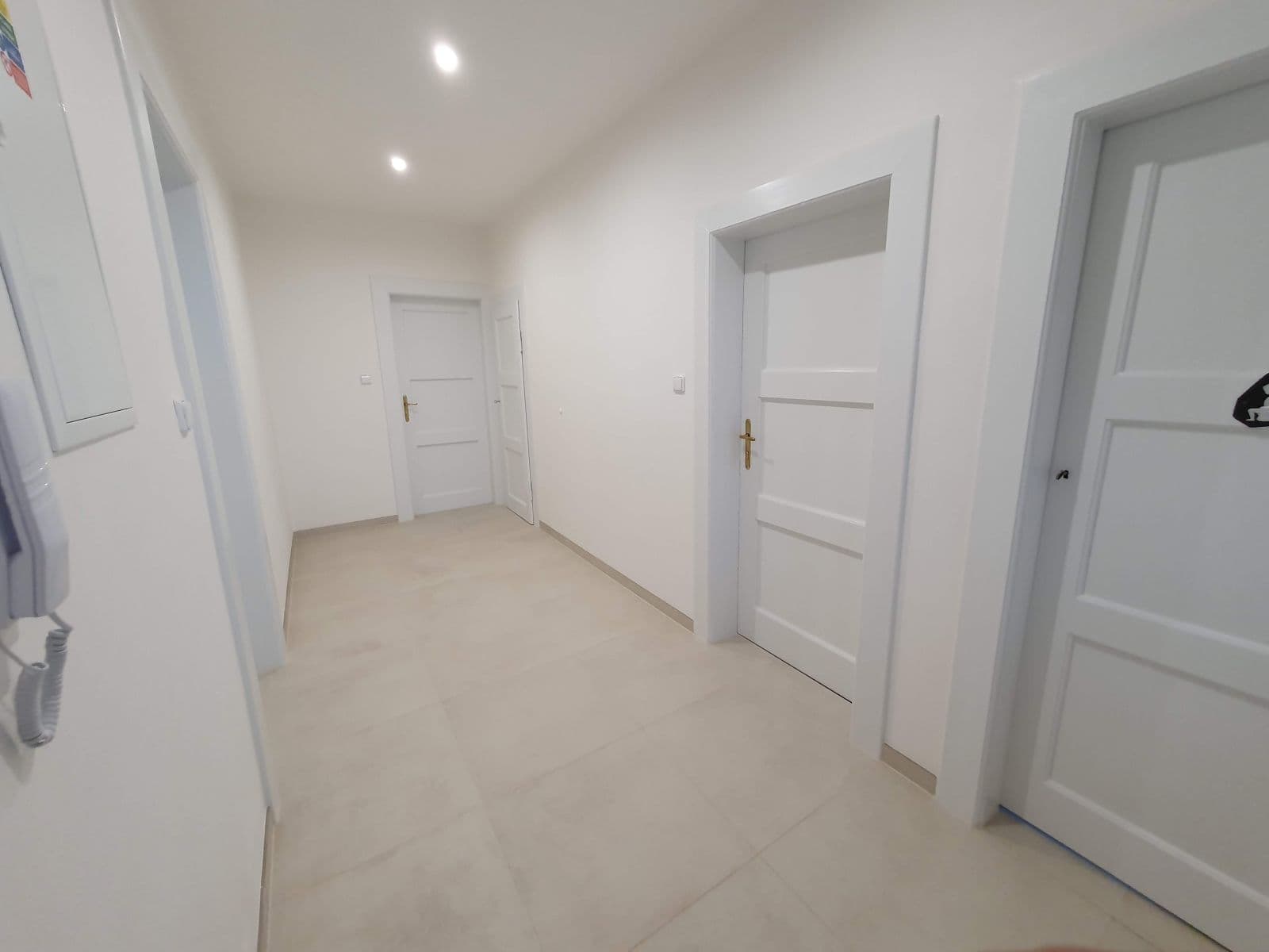 3 bedroom with open-plan kitchen flat to rent, 160 m², Vochovská, Plzeň, Plzeňský Region 3 bedroom with open-plan kitchen flat to rent, 160 m², Vochovská, Plzeň, Plzeňský Region