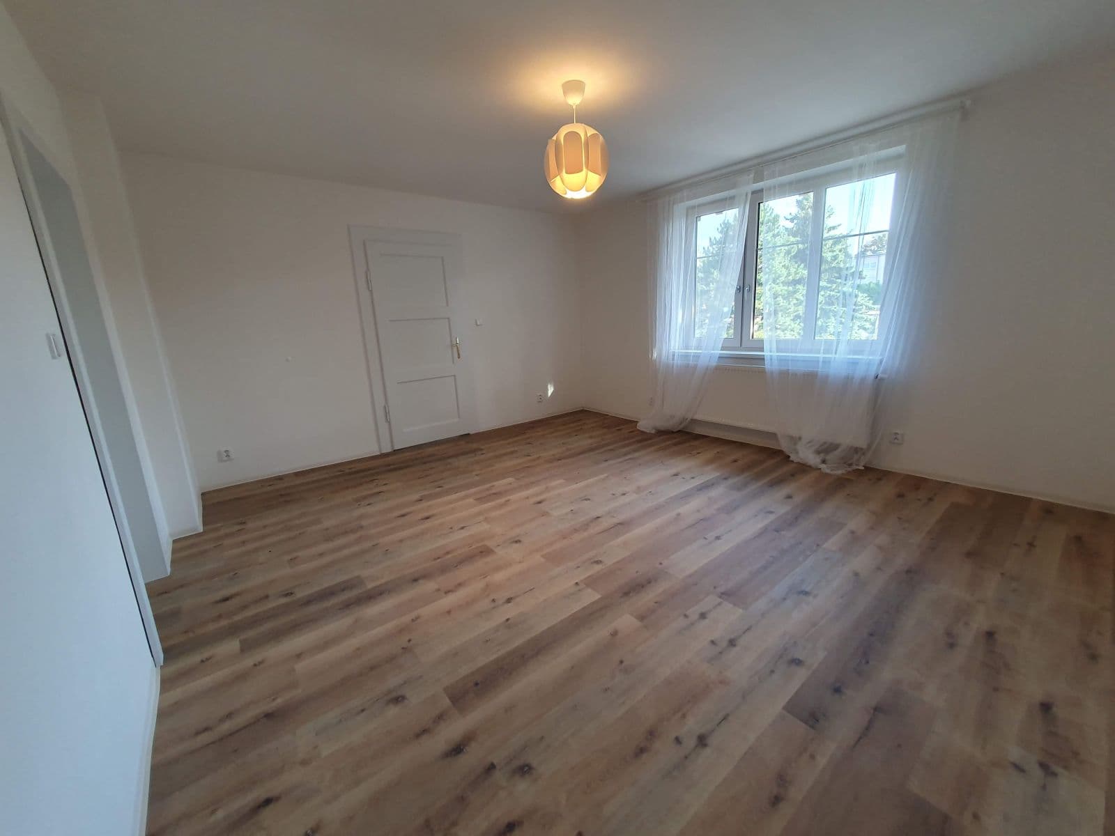 3 bedroom with open-plan kitchen flat to rent, 160 m², Vochovská, Plzeň, Plzeňský Region 3 bedroom with open-plan kitchen flat to rent, 160 m², Vochovská, Plzeň, Plzeňský Region