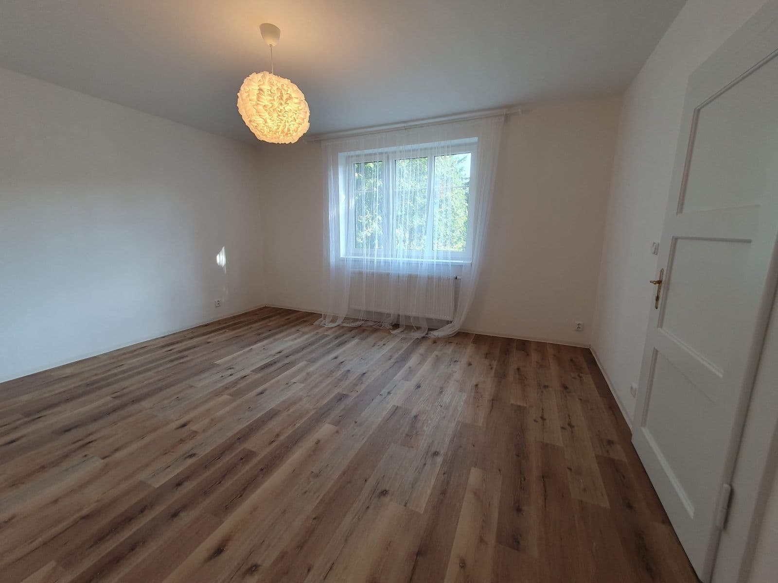 3 bedroom with open-plan kitchen flat to rent, 93 m², Vochovská, Plzeň, Plzeňský Region 3 bedroom with open-plan kitchen flat to rent, 93 m², Vochovská, Plzeň, Plzeňský Region