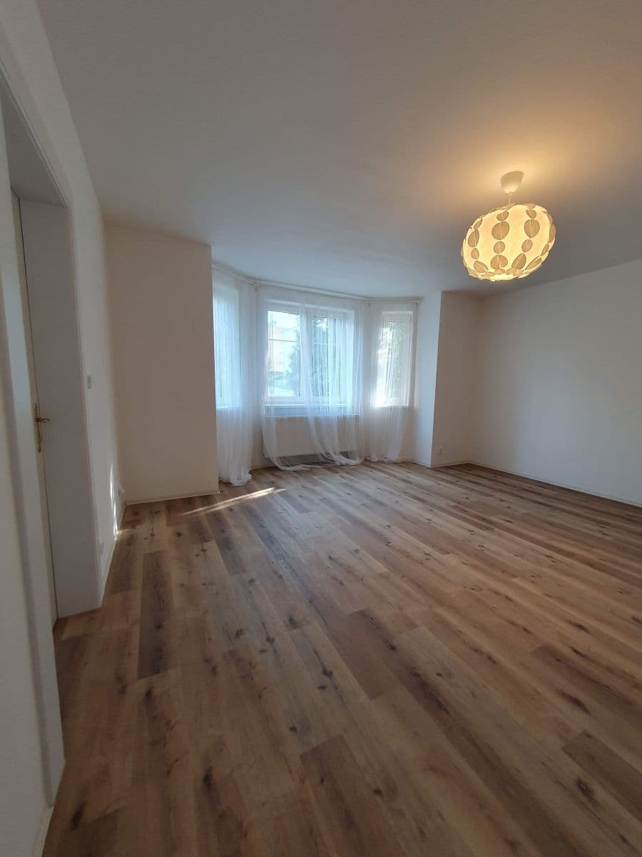 3 bedroom with open-plan kitchen flat to rent, 93 m², Vochovská, Plzeň, Plzeňský Region 3 bedroom with open-plan kitchen flat to rent, 93 m², Vochovská, Plzeň, Plzeňský Region