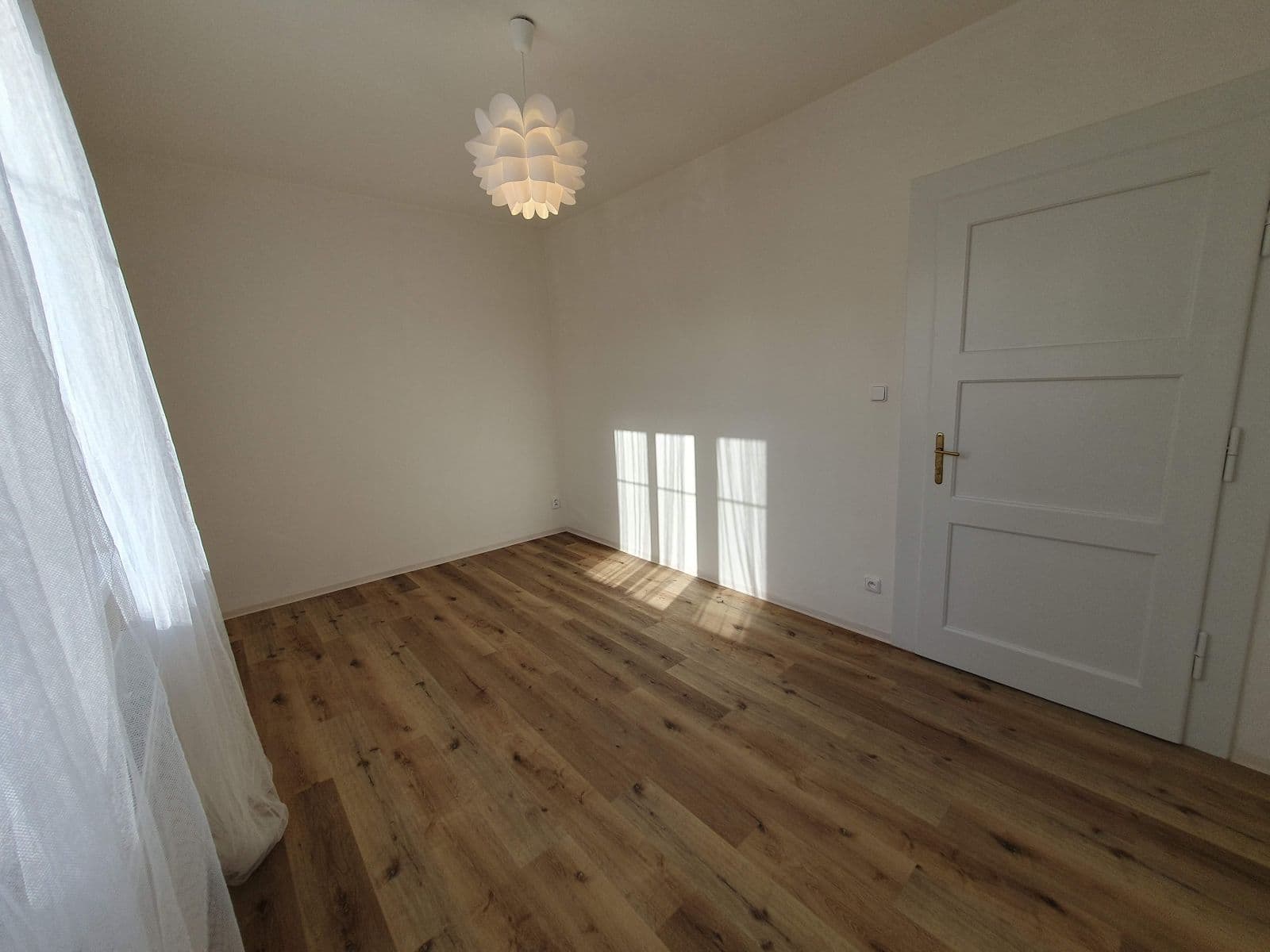 3 bedroom with open-plan kitchen flat to rent, 93 m², Vochovská, Plzeň, Plzeňský Region 3 bedroom with open-plan kitchen flat to rent, 93 m², Vochovská, Plzeň, Plzeňský Region