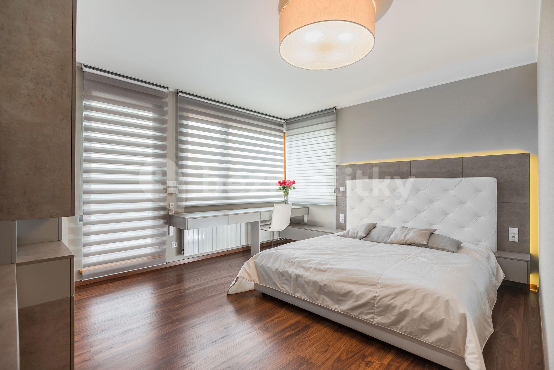3 bedroom with open-plan kitchen flat for sale, 171 m², Na Vysoké I, Prague, Prague