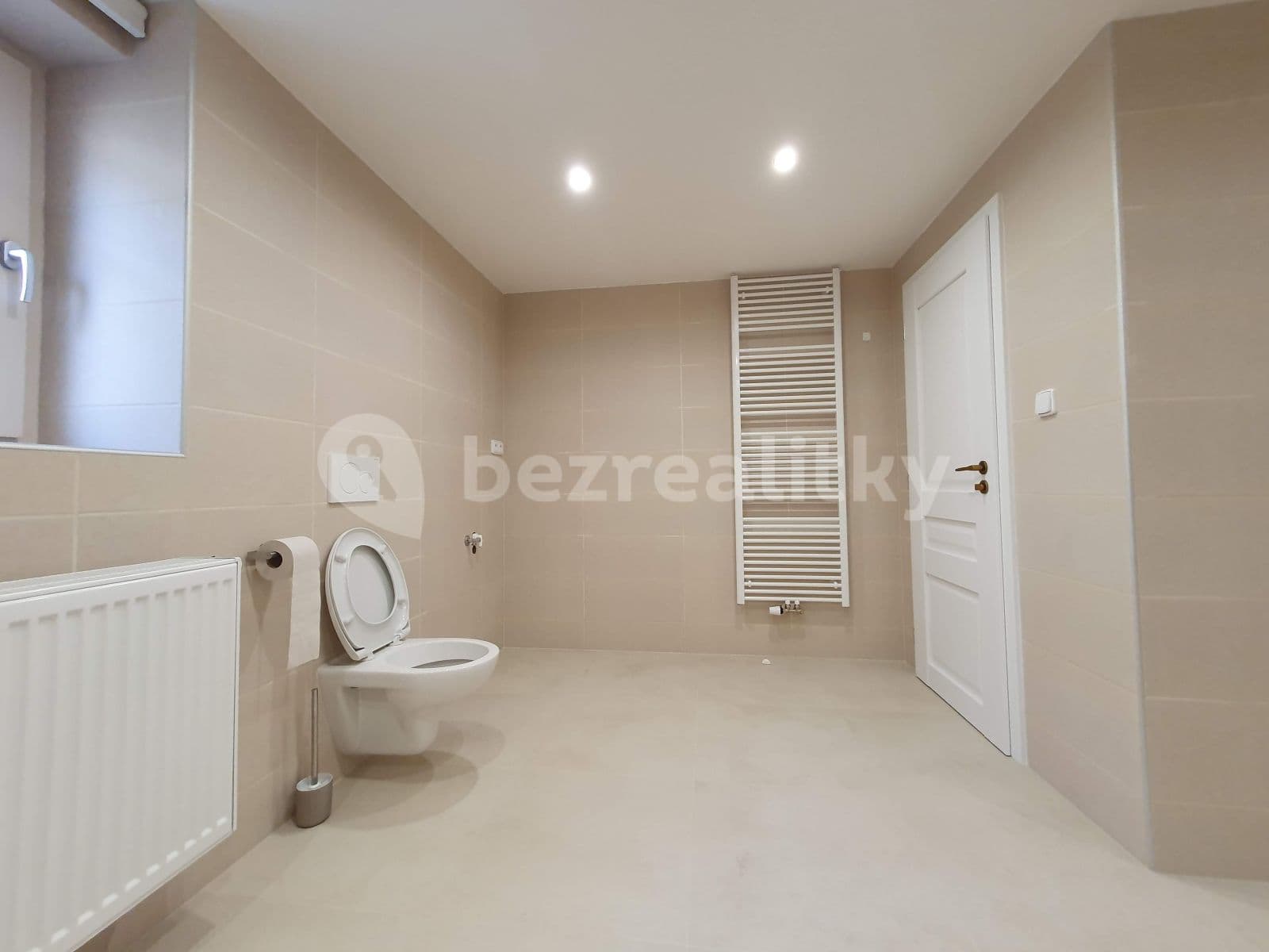 1 bedroom with open-plan kitchen flat to rent, 76 m², Vochovská, Plzeň, Plzeňský Region 1 bedroom with open-plan kitchen flat to rent, 76 m², Vochovská, Plzeň, Plzeňský Region