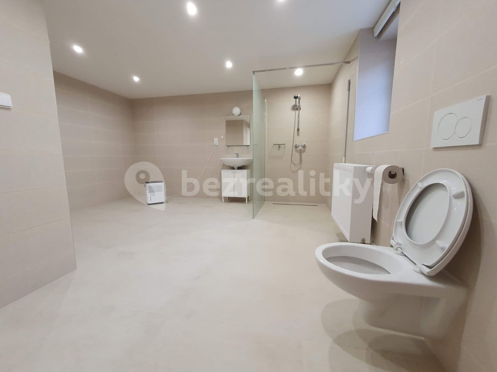 1 bedroom with open-plan kitchen flat to rent, 76 m², Vochovská, Plzeň, Plzeňský Region 1 bedroom with open-plan kitchen flat to rent, 76 m², Vochovská, Plzeň, Plzeňský Region