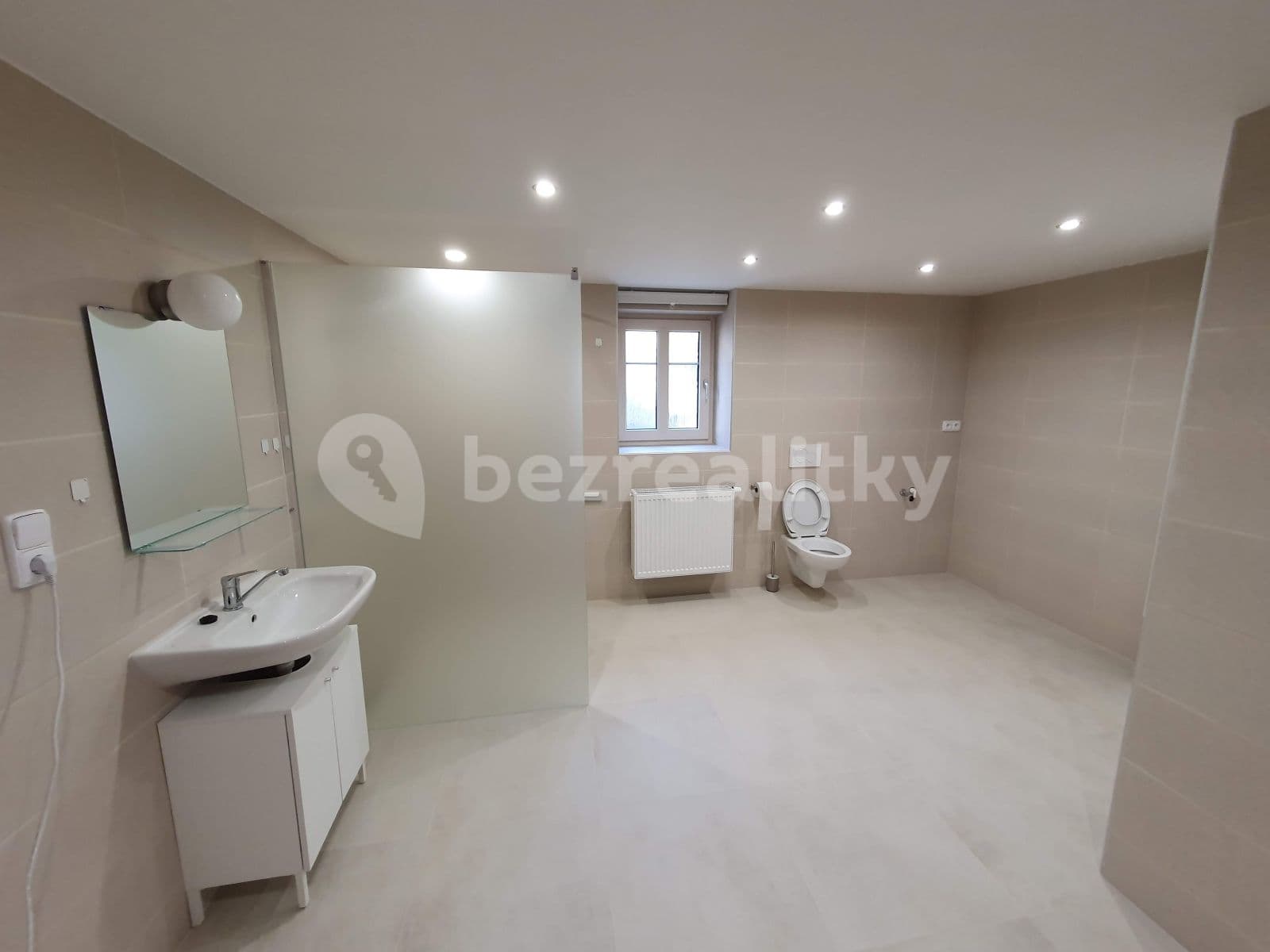 1 bedroom with open-plan kitchen flat to rent, 76 m², Vochovská, Plzeň, Plzeňský Region 1 bedroom with open-plan kitchen flat to rent, 76 m², Vochovská, Plzeň, Plzeňský Region