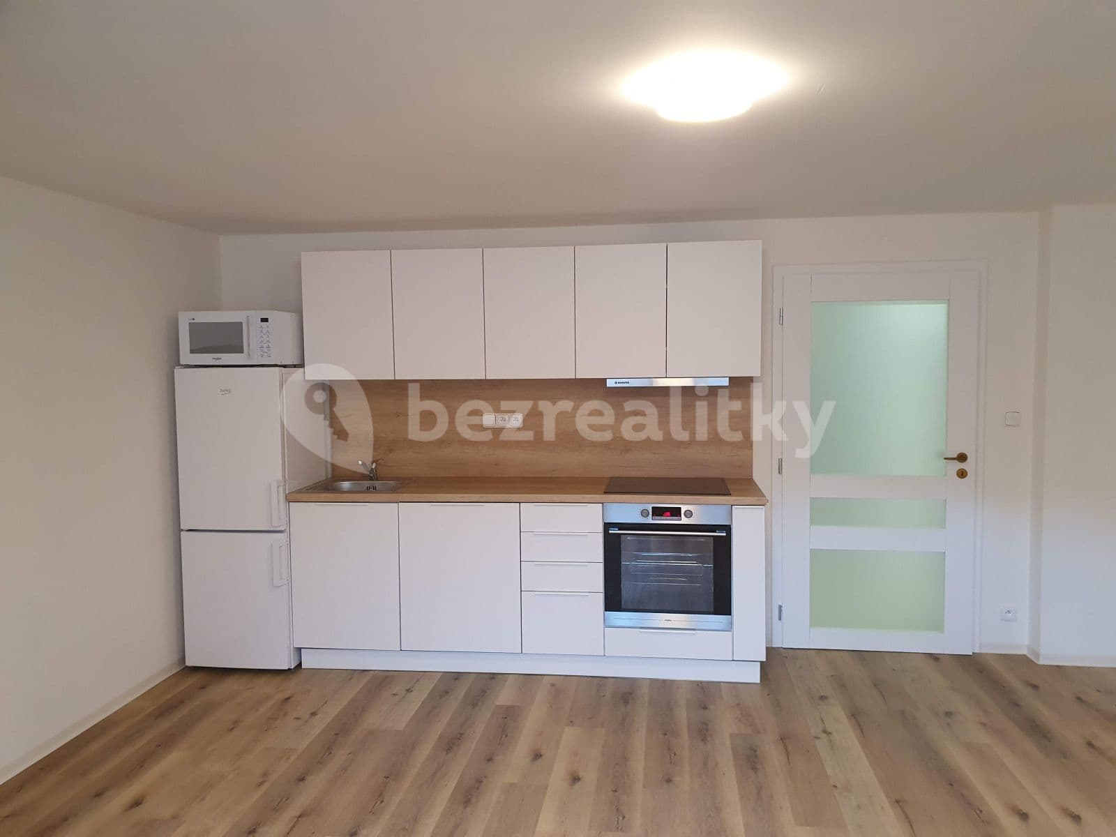 1 bedroom with open-plan kitchen flat to rent, 76 m², Vochovská, Plzeň, Plzeňský Region 1 bedroom with open-plan kitchen flat to rent, 76 m², Vochovská, Plzeň, Plzeňský Region