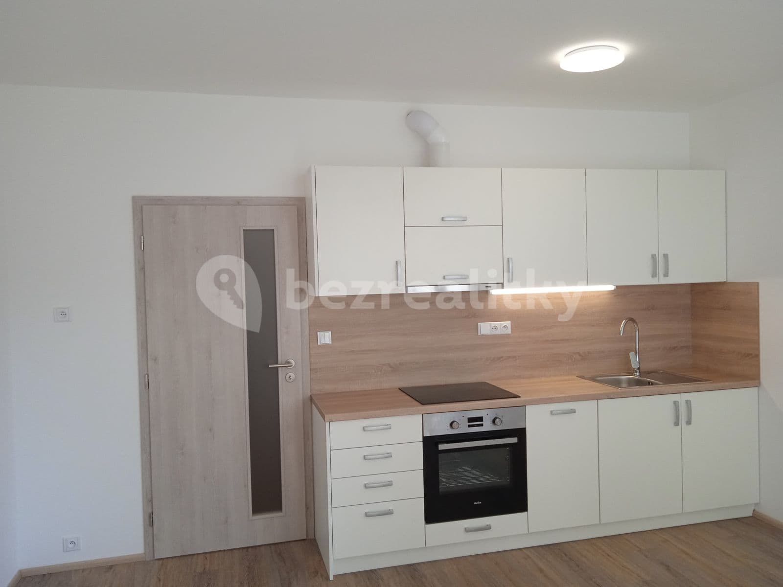 Studio flat to rent, 32 m², Nerudova, Poděbrady, Středočeský Region Studio flat to rent, 32 m², Nerudova, Poděbrady, Středočeský Region